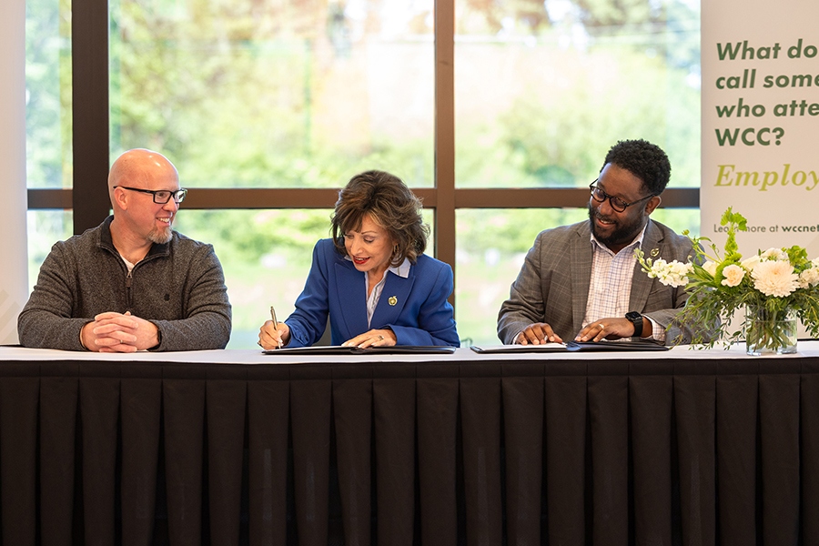 WCC-IBEW contract signing